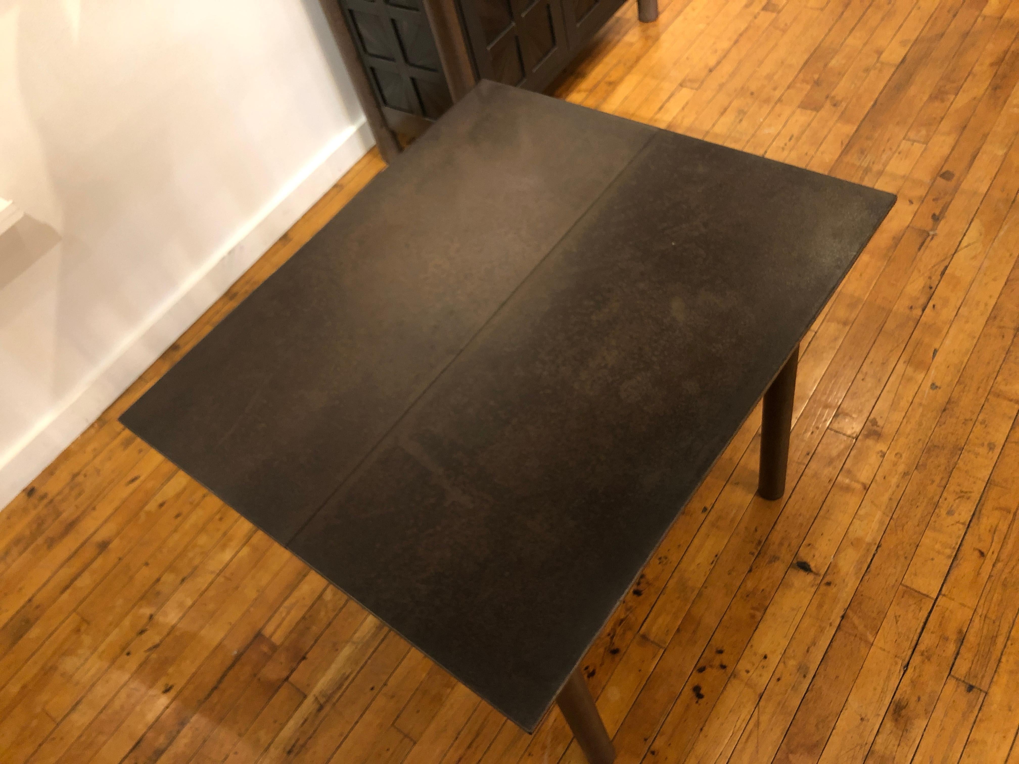 Américain Collection Jim Rose Legacy - Table d'appoint à un tiroir avec plateau en planches, meuble en acier en vente