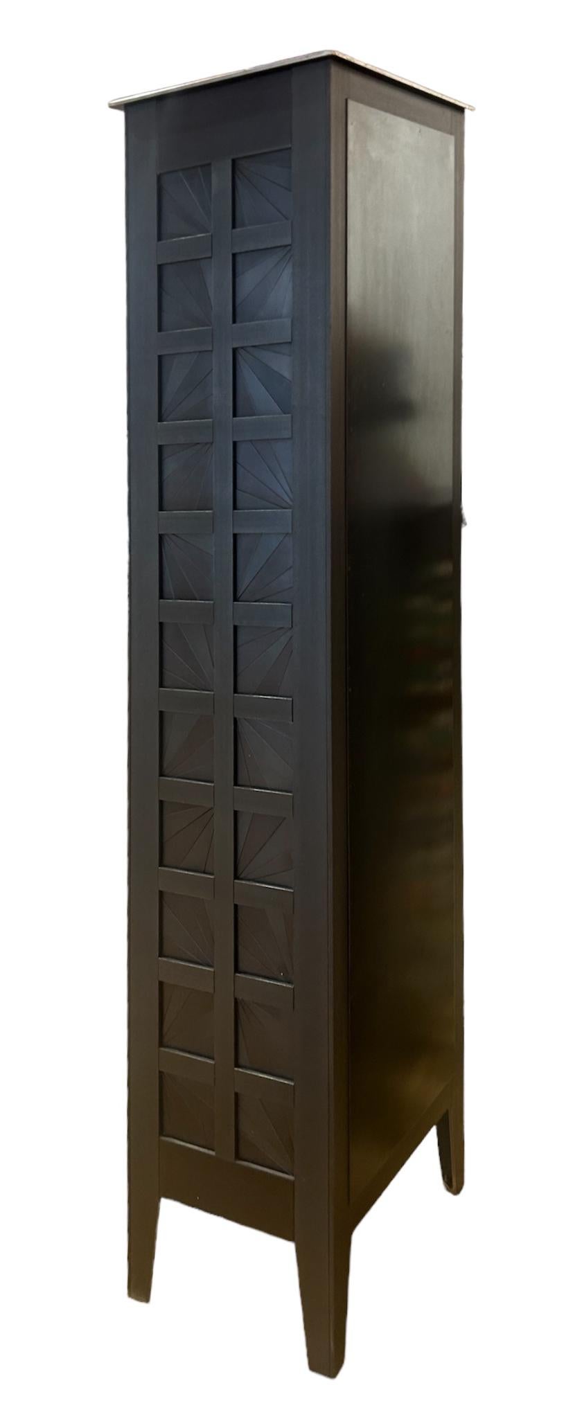Moderne Jim Rose - Grand placard à patchwork original à une porte, motif monochrome en vente