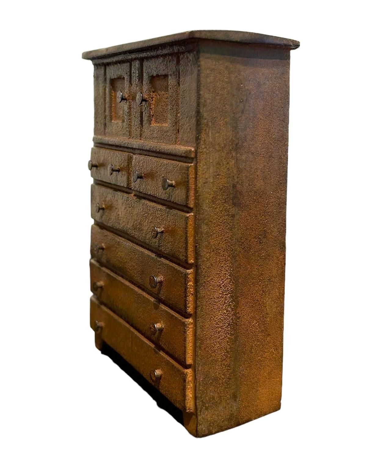 Jim Rose 
Armario de dos puertas y seis cajones  Maqueta
Hierro fundido macizo con cabezas de clavos de acero
6h x 4,25w x 2d pulg.
15,24h x 10,79w x 5,08d cm
JR0274

Jim Rose
b. 1966, d. 2023

Bio:
Nacido en Indiana, Jim Rose vivió en Europa hasta