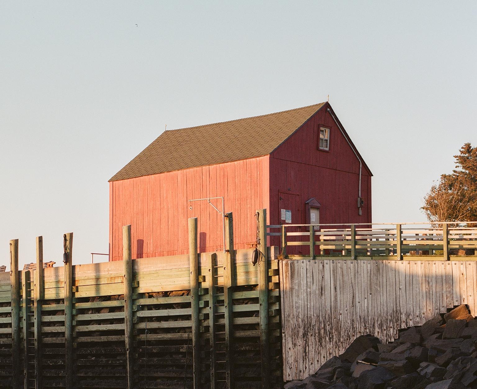 Niedrige Lowtide 2, Nova Scotia (Grau), Landscape Photograph, von Jim Ryce