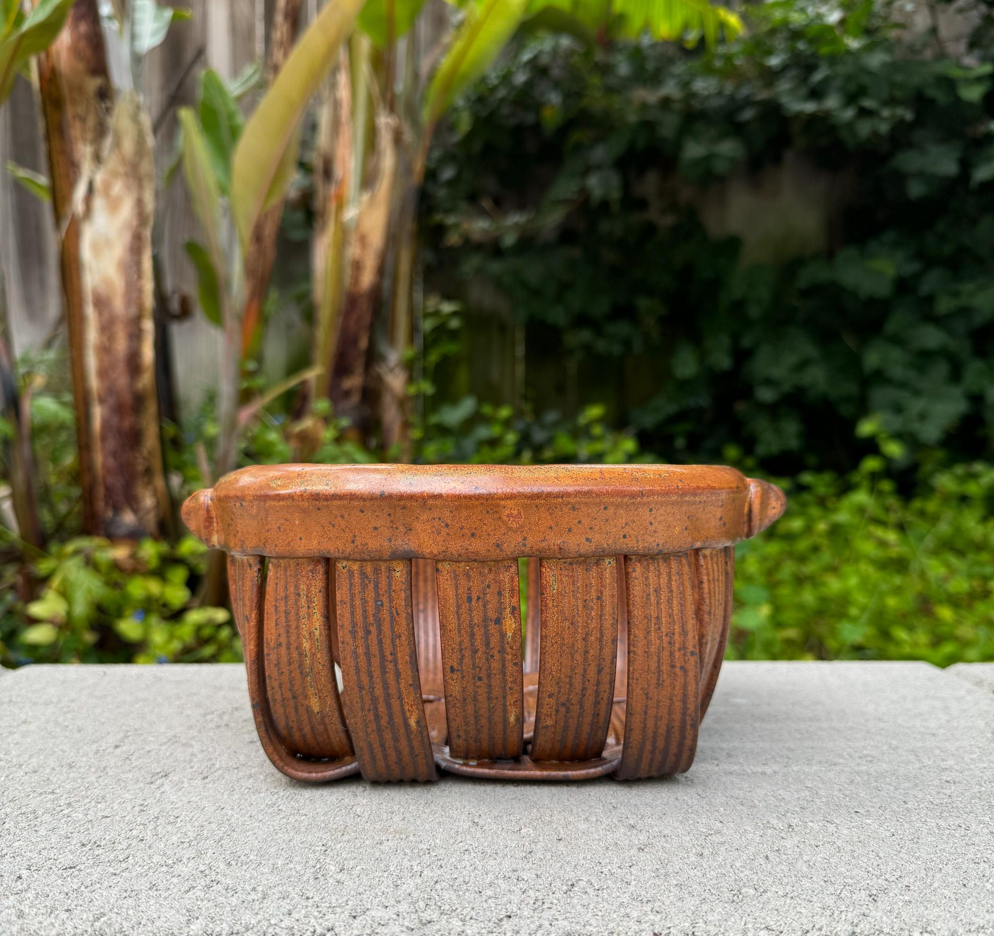 Panier en céramique Jim & Shirl Parmentier, 20e siècle en vente 3