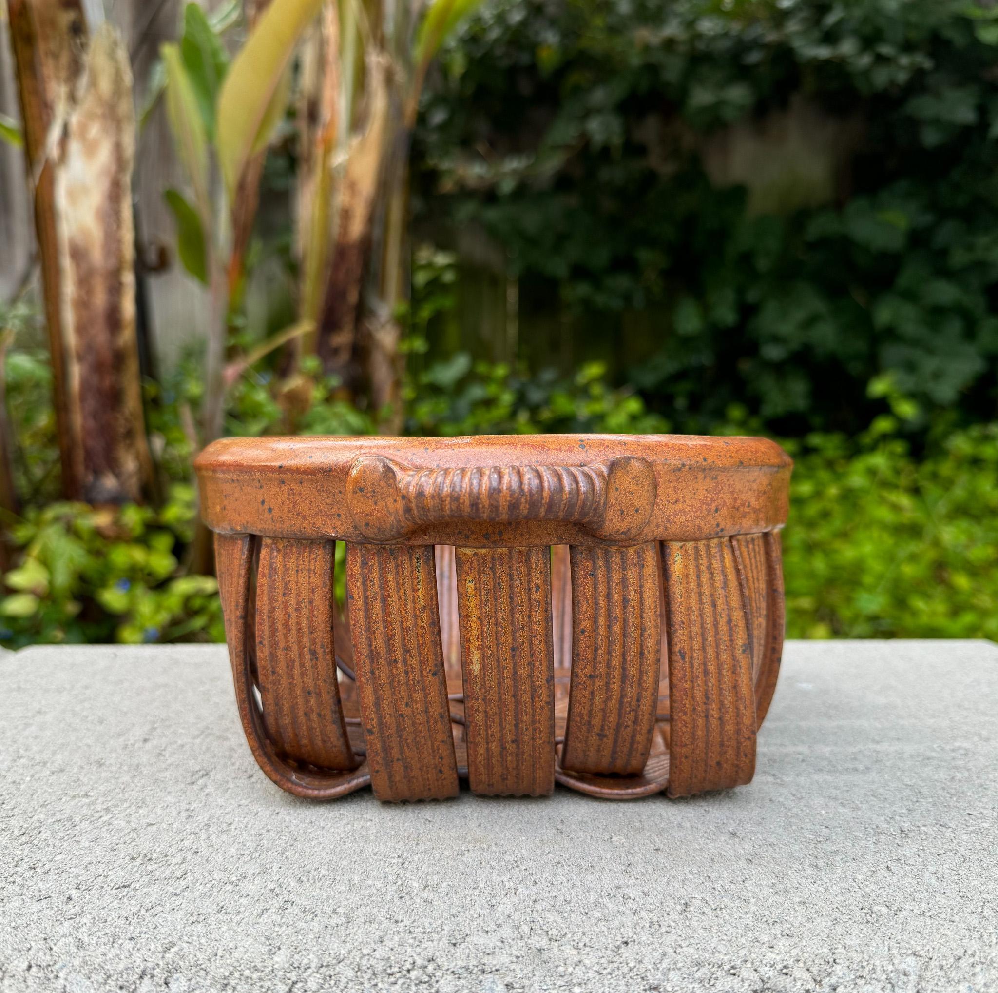 Panier en céramique Jim & Shirl Parmentier, 20e siècle en vente 5