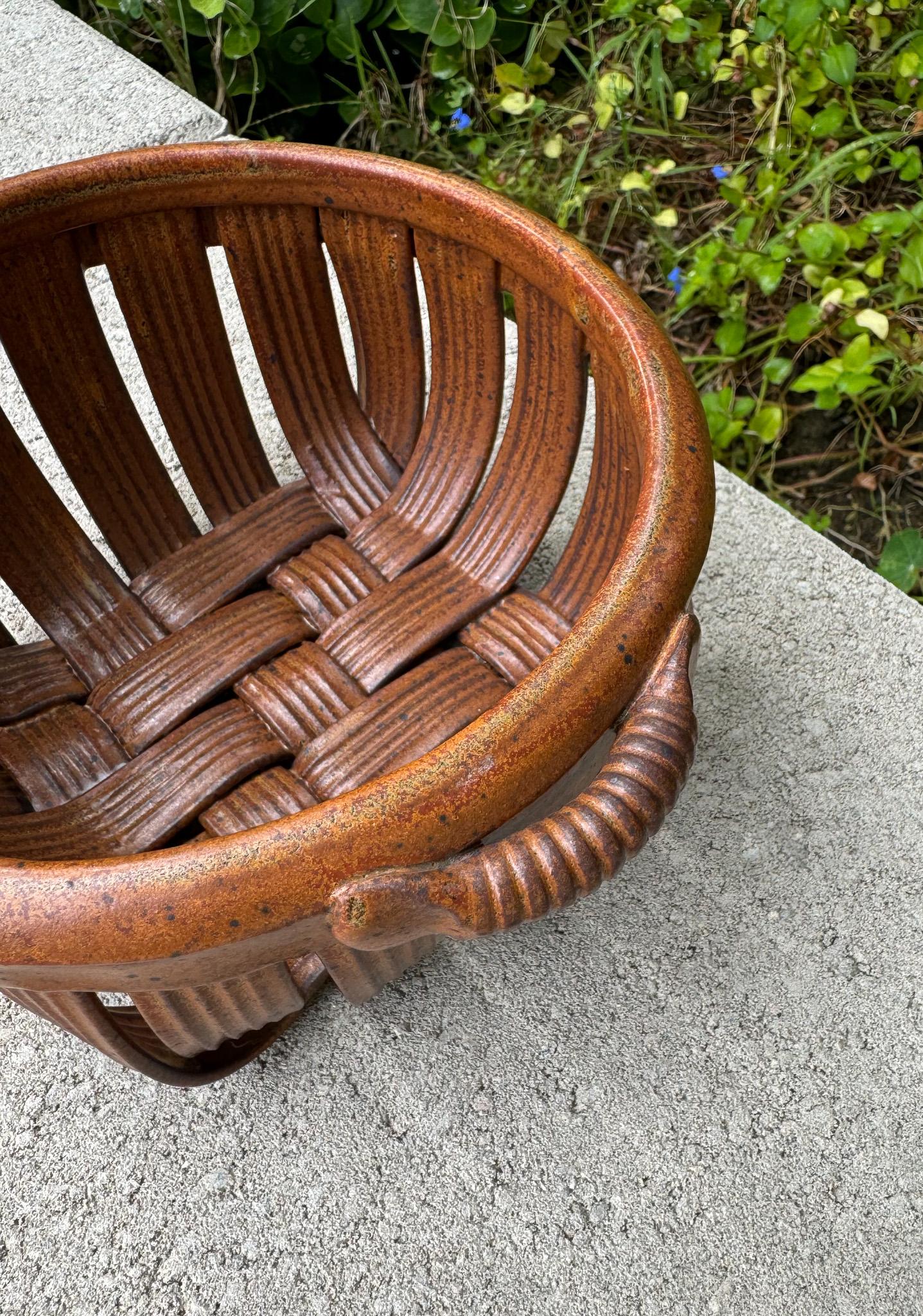 Panier en céramique Jim & Shirl Parmentier, 20e siècle en vente 6