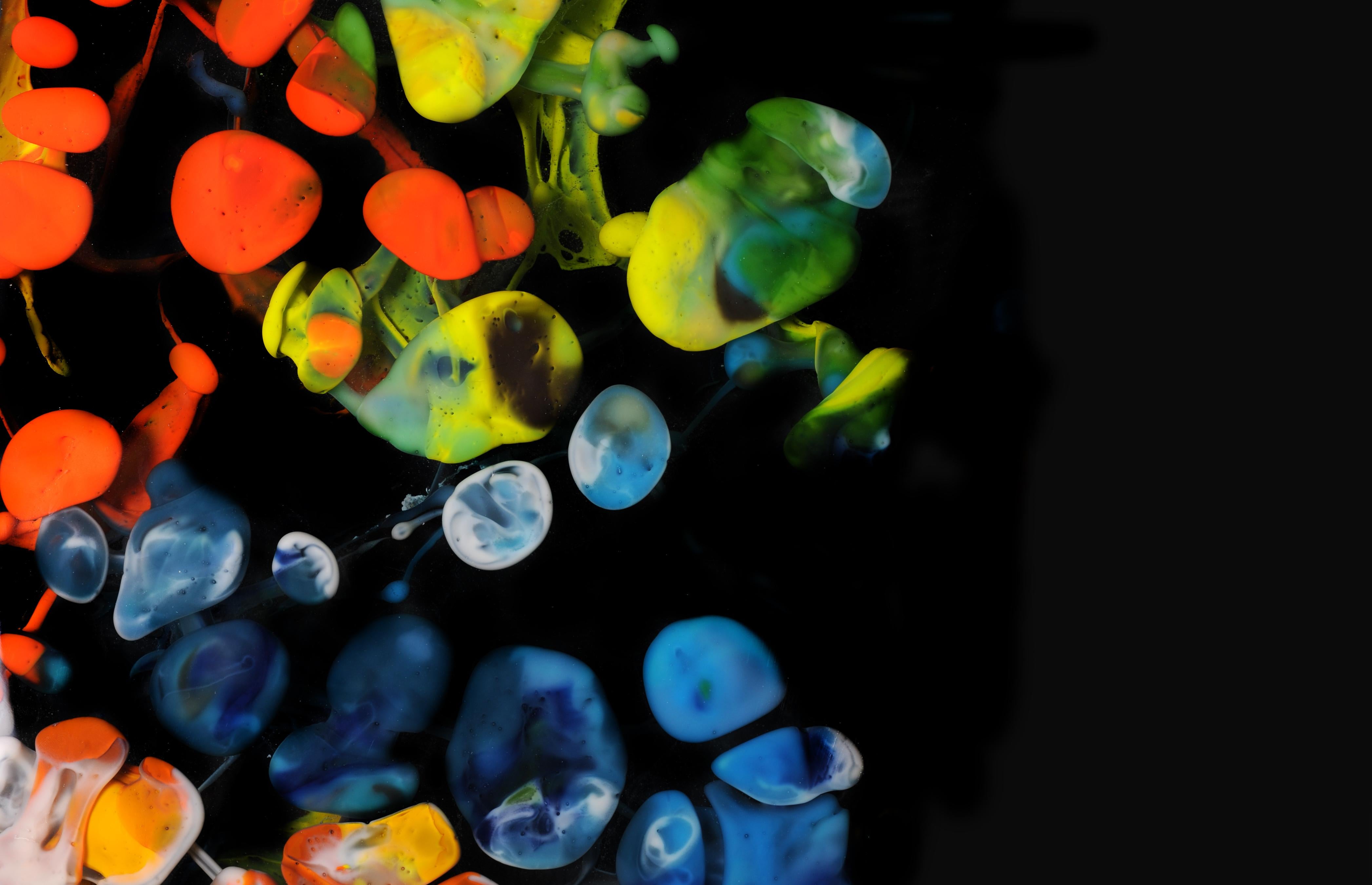 JIMMIZ BRAINS Mehrfarbige Glas-Wandschmuck mit organischer Textur (Sonstiges) im Angebot
