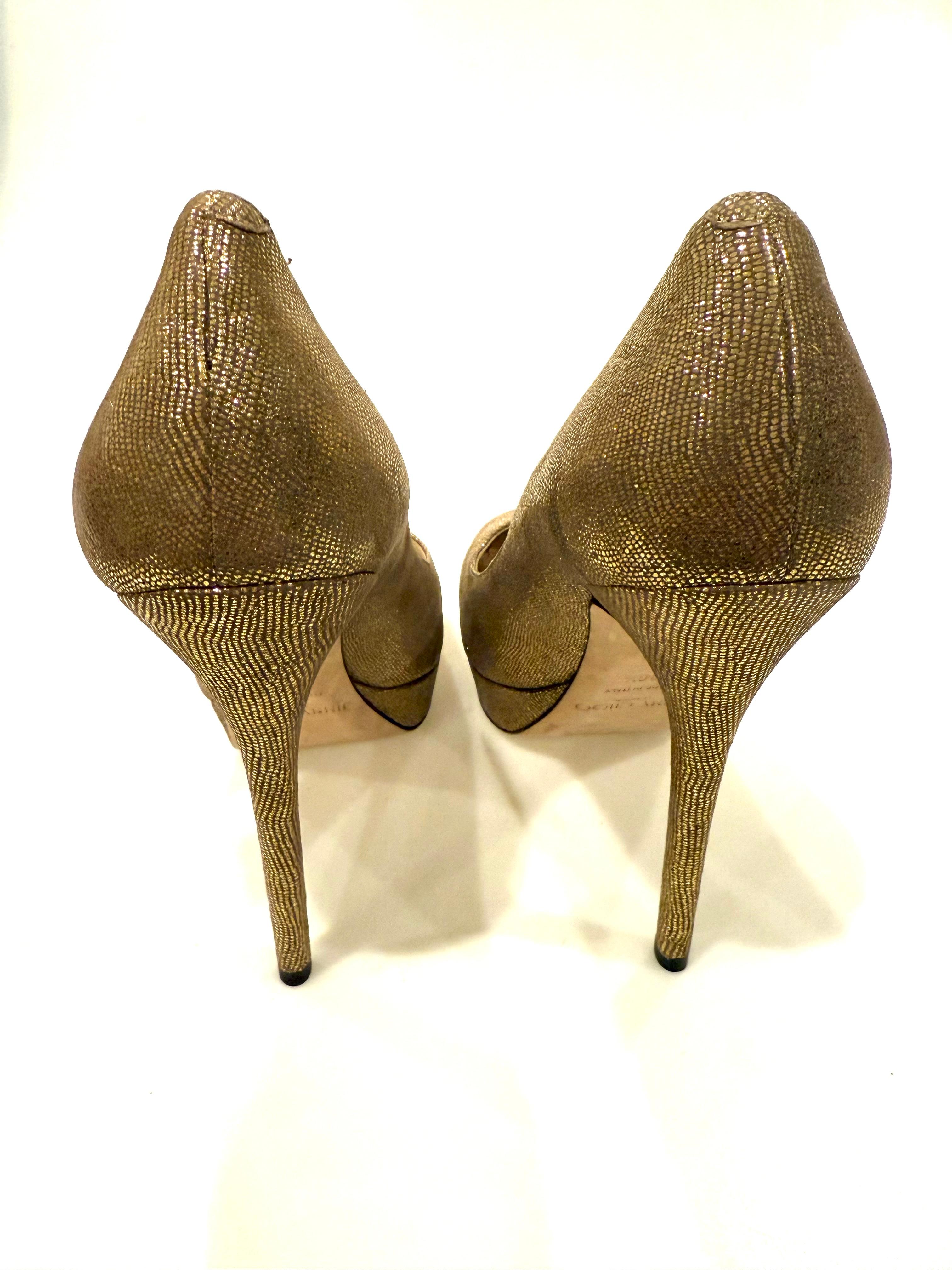 Tacón de plataforma dorado con purpurina Alex de Jimmy Choo  Talla 38.5 en Excelente estado para la venta en Woodland Hills, CA