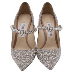 Jimmy Choo Baily 100 Pumps mit Kristall- und Perlenverzierung in Silber-Perlmutt