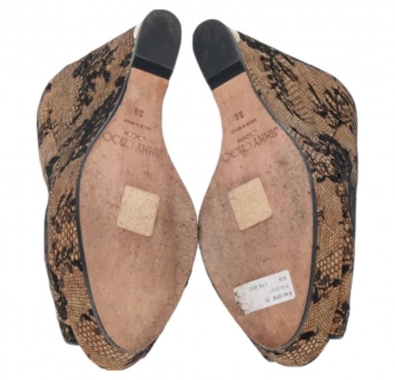 Jimmy Choo Bombas Peep Toe con plataforma de corcho y encaje beige/negro Tamaño 38 en venta 2