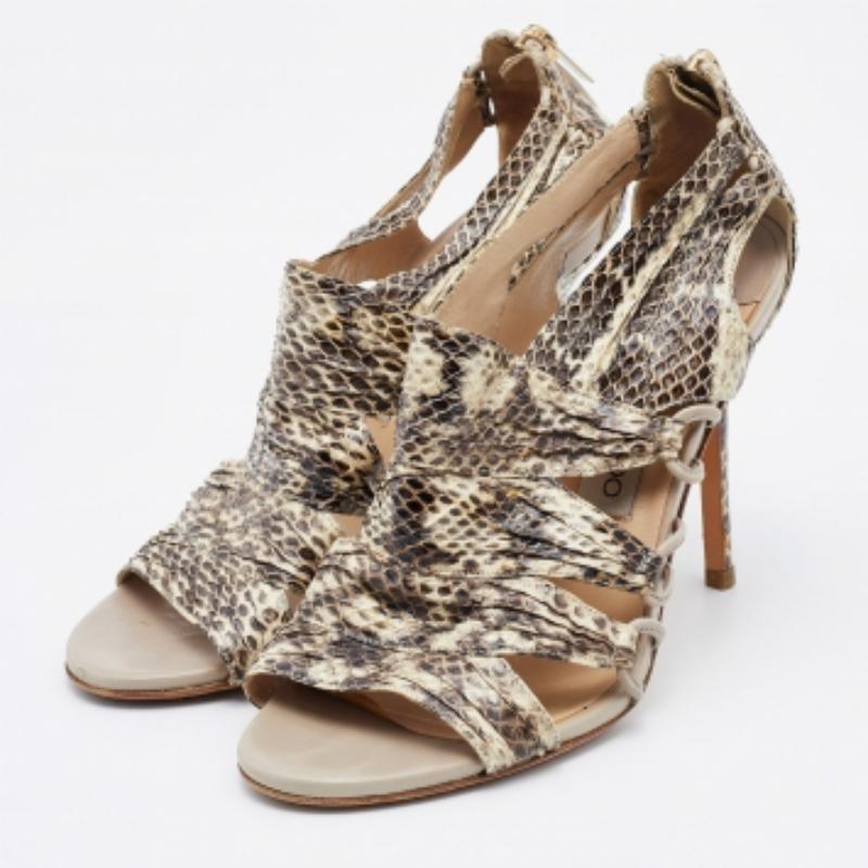 Jimmy Choo Bombas de punta abierta de piel de pitón beige/marrón Talla 38 en Bueno estado para la venta en Dubai, Al Qouz 2