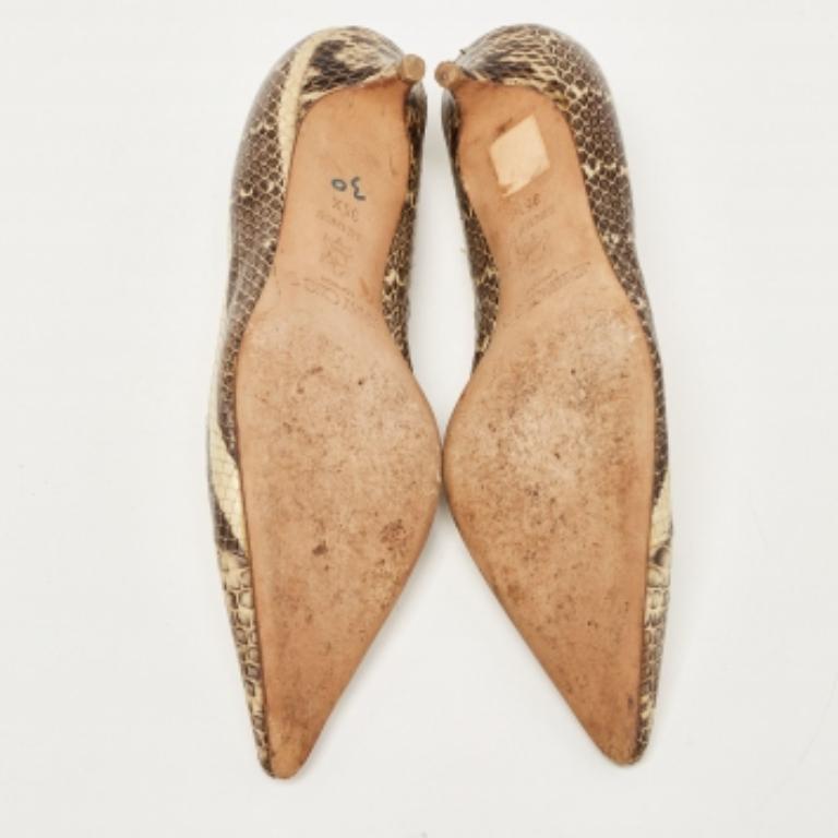 Jimmy Choo Bombas Anouk de piel de serpiente beige/marrón en relieve Talla 35.5 en Bastante bueno estado para la venta en Dubai, Al Qouz 2