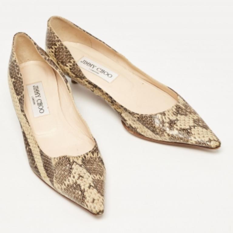 Jimmy Choo Bombas Anouk de piel de serpiente beige/marrón en relieve Talla 35.5 en venta 2