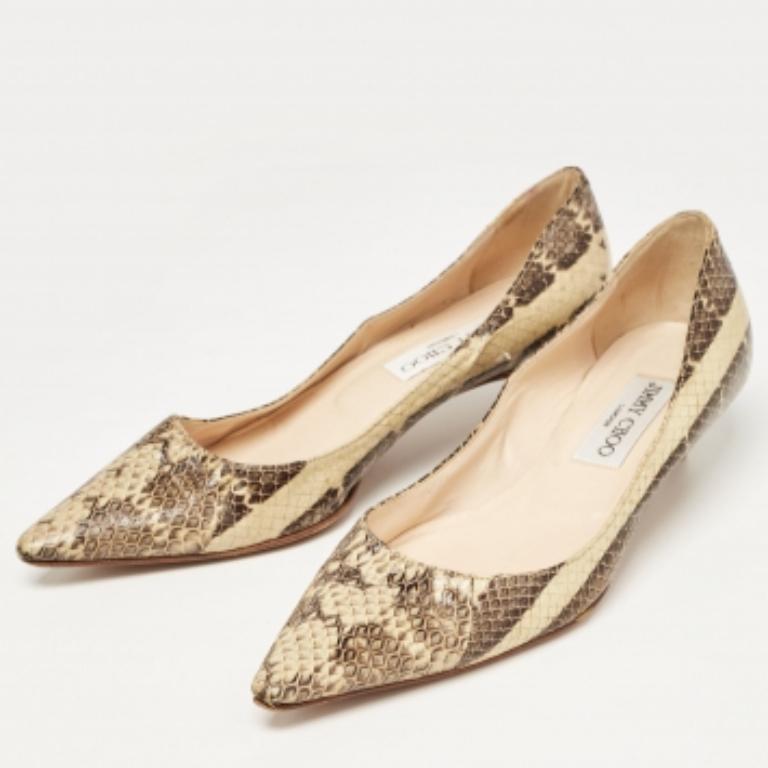 Jimmy Choo Bombas Anouk de piel de serpiente beige/marrón en relieve Talla 35.5 en venta 4
