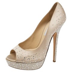 Jimmy Choo Beige Plateau Pumps aus Satin mit Kristallverzierung und Peep-Toe aus Satin Größe 39