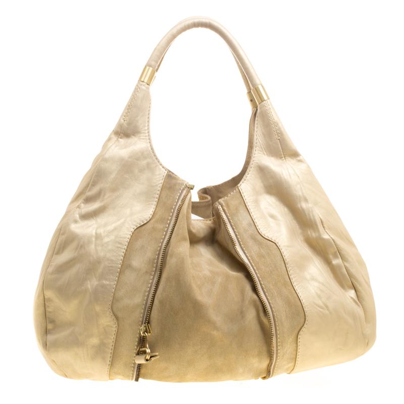Jimmy Choo Beige/Gold Leather and Suede Mandah Expandle Bag In Good Condition In Dubai, Al Qouz 2