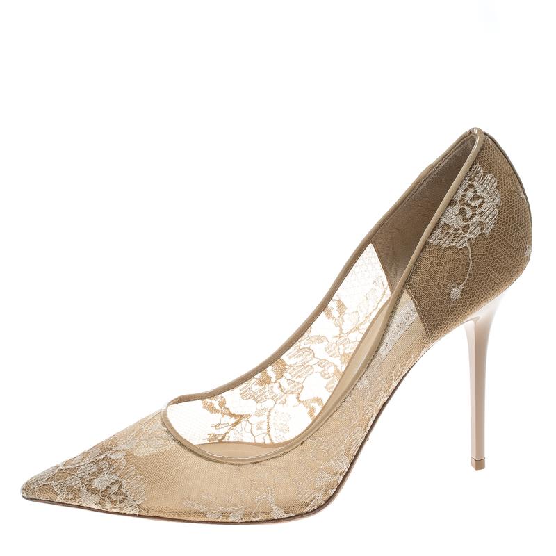 Mesmerizing and stylish, this pair of pumps from Jimmy Choo is here to win your love. Perfectly crafted from beige lace and patent leather, these pumps are designed with pointed toes, 11 cm heels and leather insoles for maximum support and