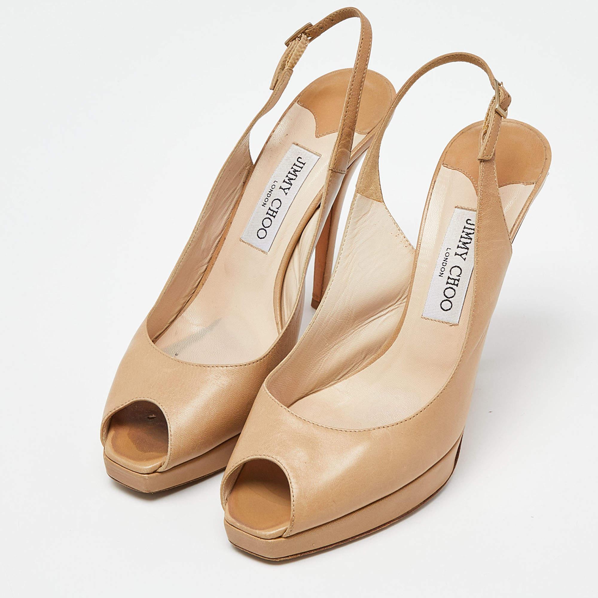 Exuding femininity and elegance, these pumps feature a chic silhouette with an attractive design. You can wear these pumps for a stylish look. 