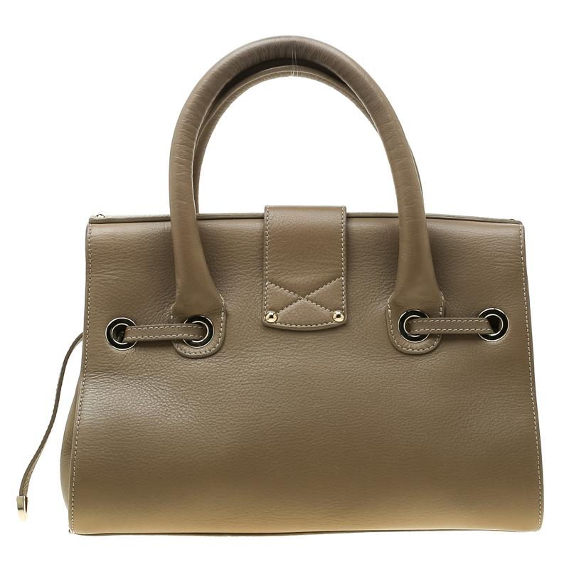 This Jimmy Choo Rosalie satchel speaks luxury with its sophisticated design. Crafted from leather, it is accented with a Jimmy Choo engraved flip-top closure in gold-tone hardware. It features a drawstring, top rolled double handles, removable and
