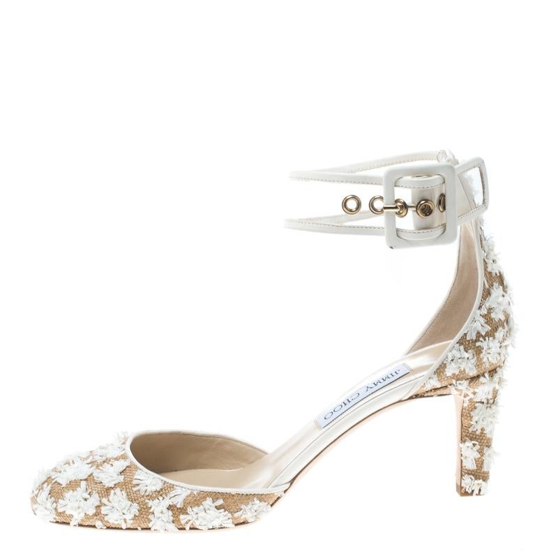 Very elegant, feminine and sophisticated, these Magic 65 pumps from Jimmy Choo will make sure you grab all the attention whenever you step out in them! The beige and off-white pumps are crafted from woven raffia and feature round toes with a floral