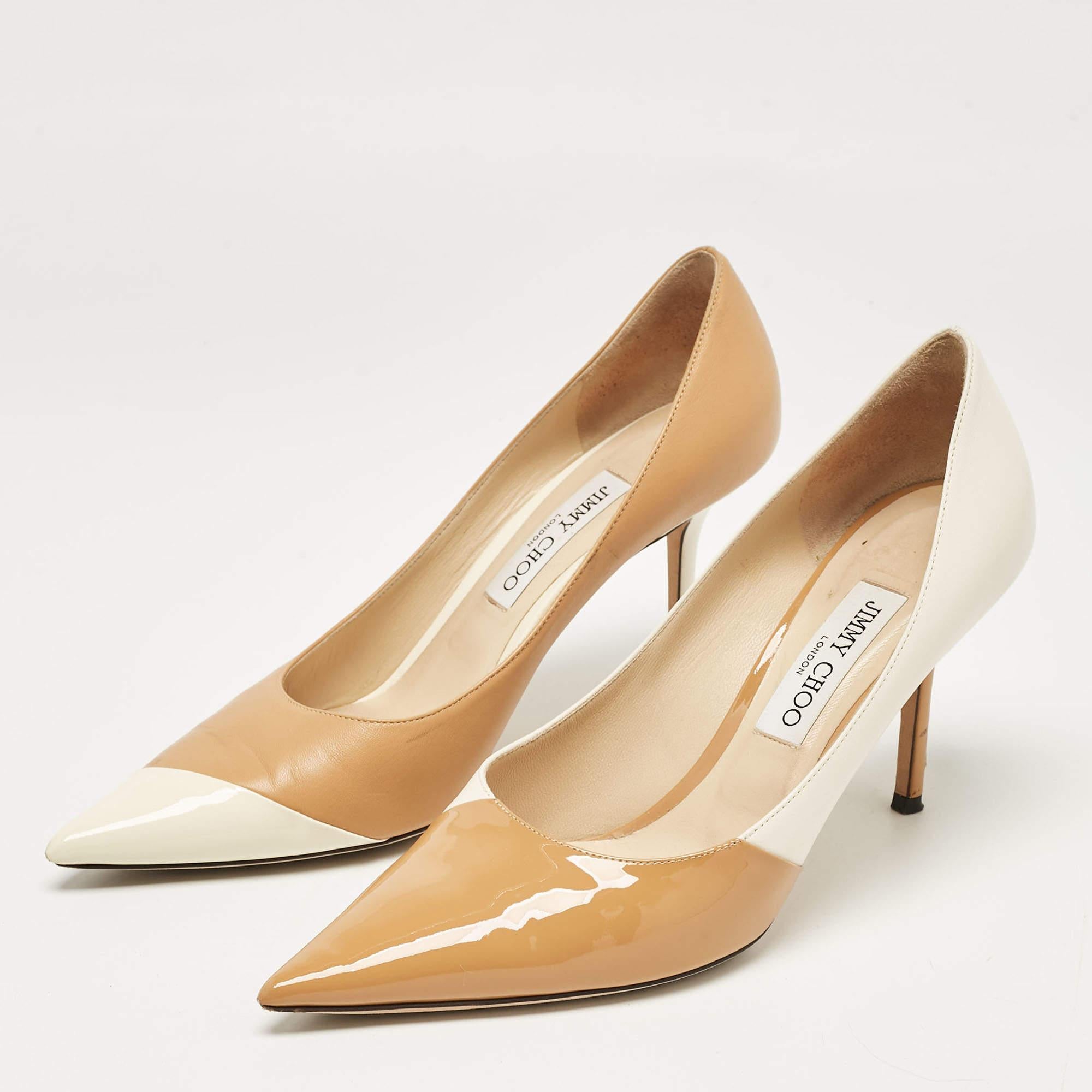 Descubre la elegancia del calzado con estos zapatos de salón de diseño para mujer. Diseñado meticulosamente  estos tacones aúnan moda y comodidad  para que brilles en cualquier situación.