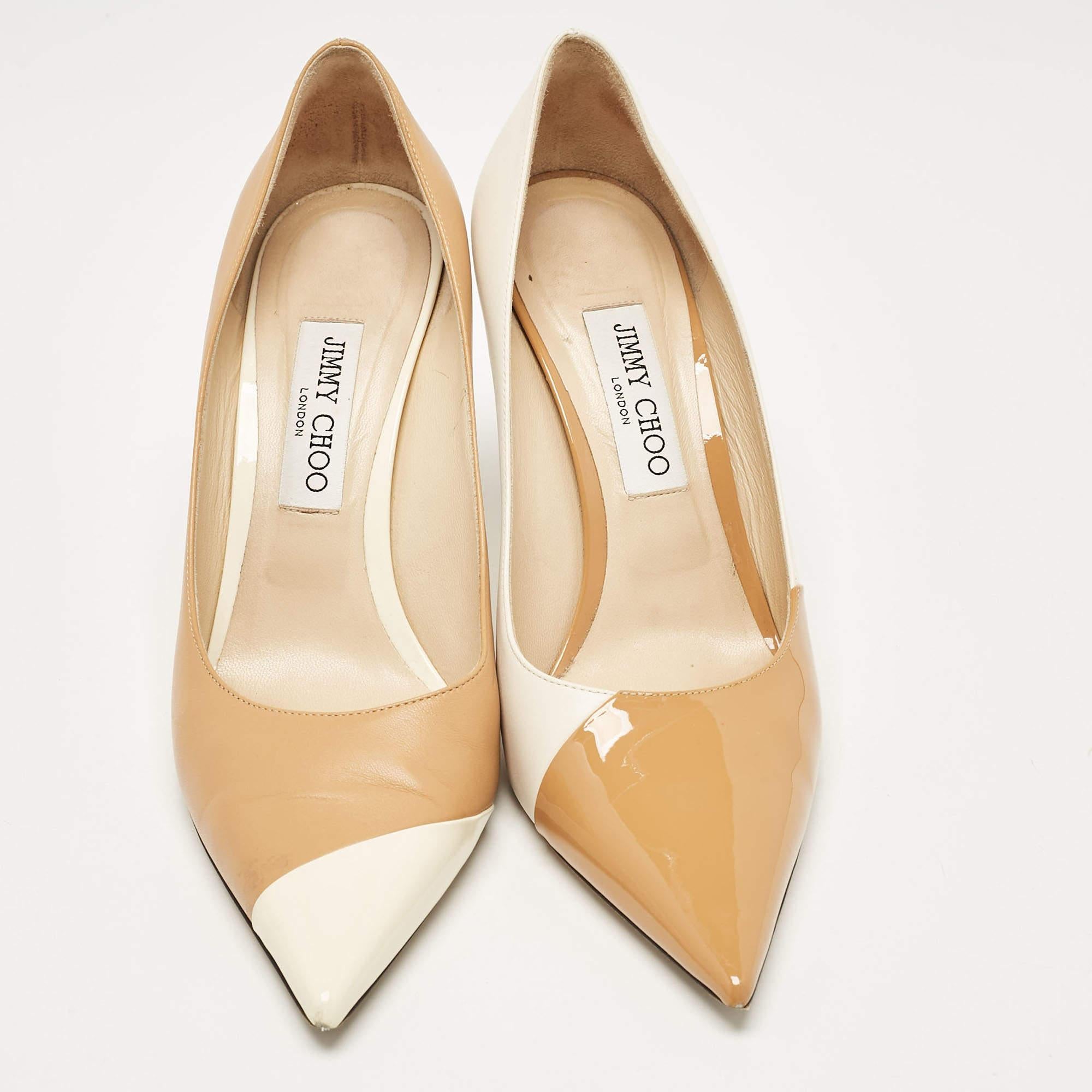 Jimmy Choo Bombas con punta de charol y piel beige/blanco roto Talla 40 Blanco en venta
