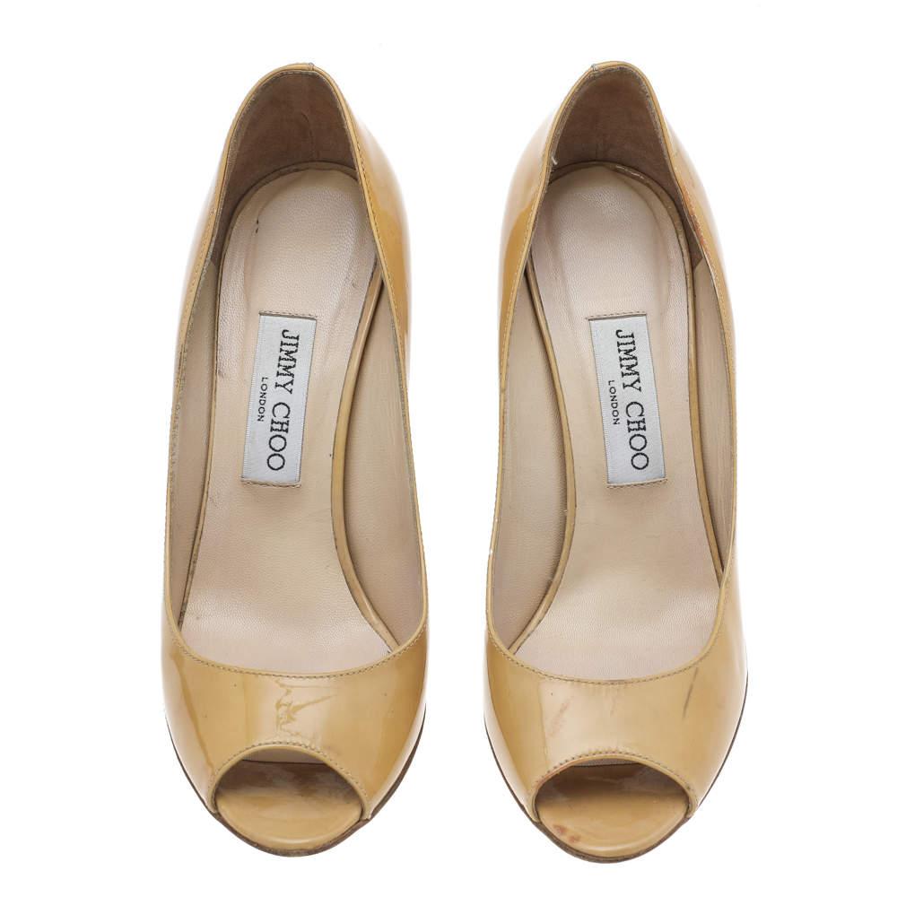 Jimmy Choo Beige Patent Leather Baxen Wedge Peep Toe Pumps Size 39 In Fair Condition In Dubai, Al Qouz 2