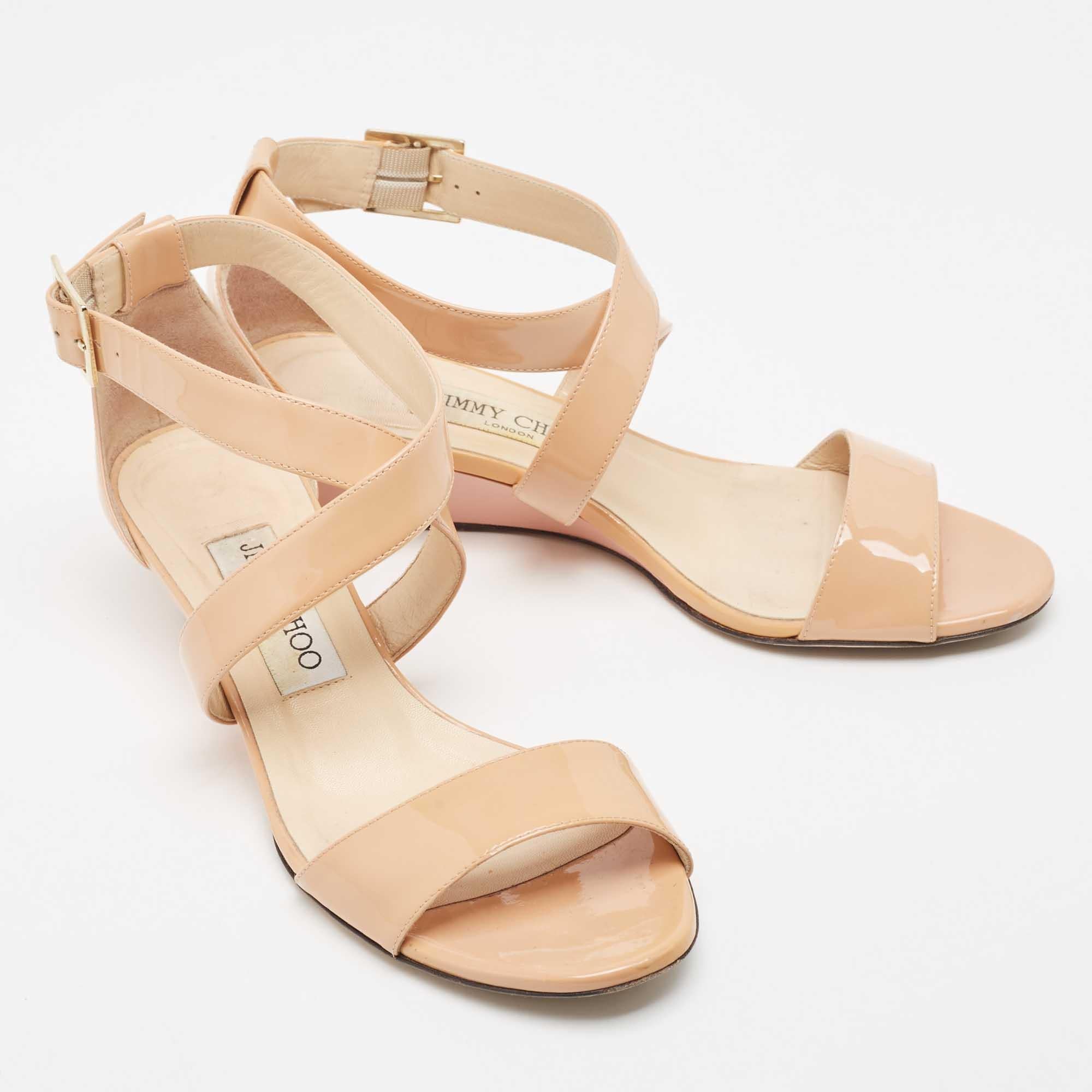 Jimmy Choo Beige Patent Leather Chiara Wedge Sandals Size 37 In Good Condition For Sale In Dubai, Al Qouz 2