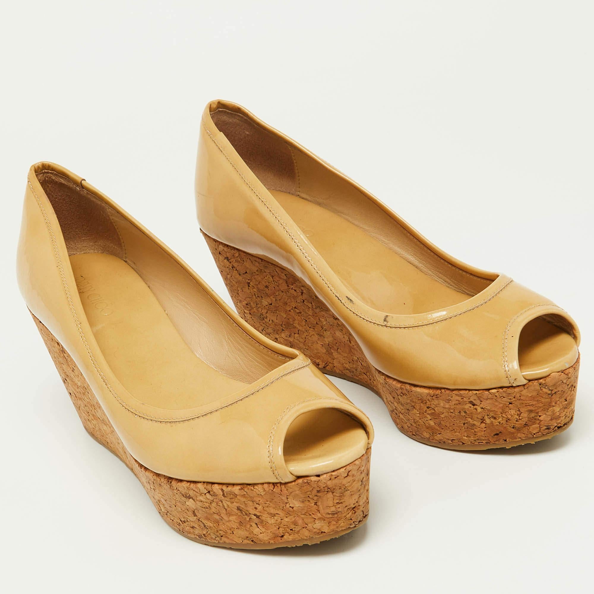 Women's Jimmy Choo Beige Patent Leather Cork Wedge Parley Pumps Size 39 For Sale