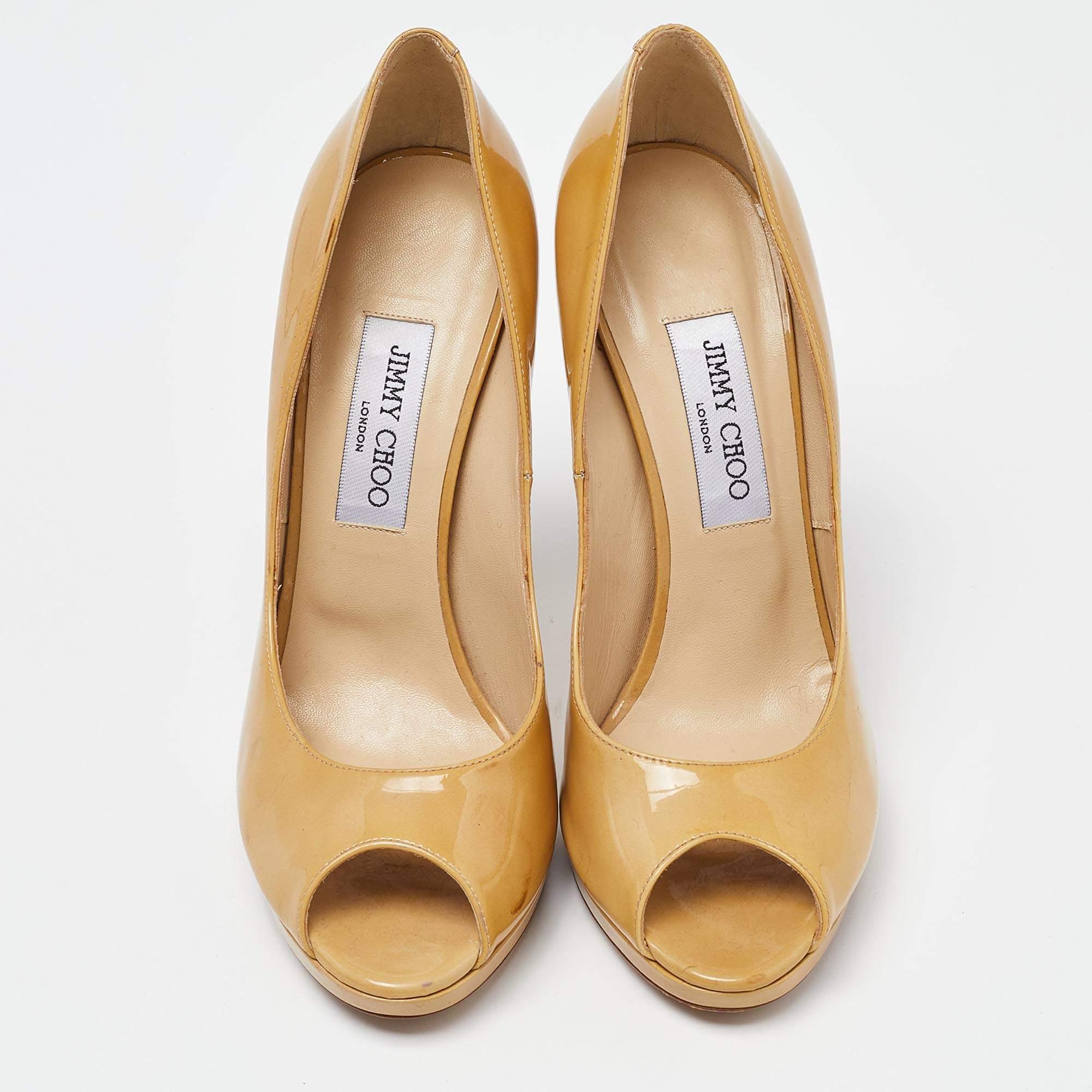 Jimmy Choo Beige Patent Leather Crown Peep Toe Pumps Size 40 In Good Condition For Sale In Dubai, Al Qouz 2