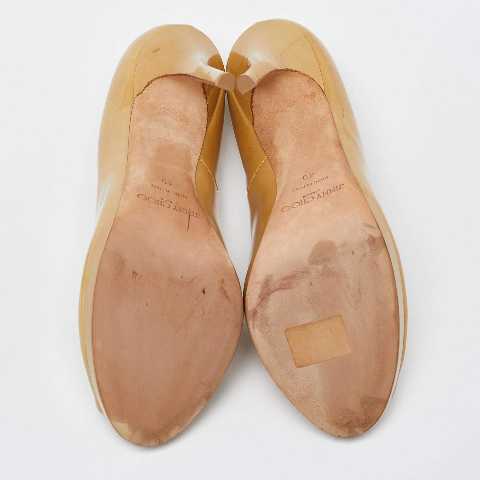 Jimmy Choo Beige Patent Leather Crown Peep Toe Pumps Size 40 For Sale 2