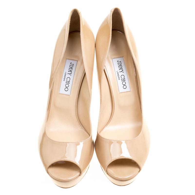It is easy to fall in love with these pumps by Jimmy Choo! They've been beautifully crafted from beige patent leather and designed with peep toes, platforms and 12.5 cm heels. The pumps are sure to complement all your dresses and evening