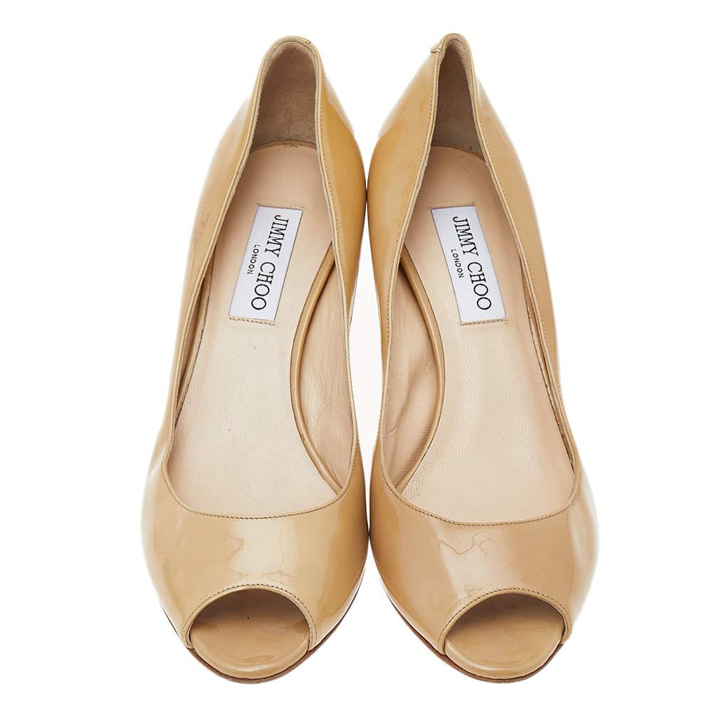 Jimmy Choo Beige Patent Leather Peep Toe Pumps Size 39.5 In Fair Condition In Dubai, Al Qouz 2