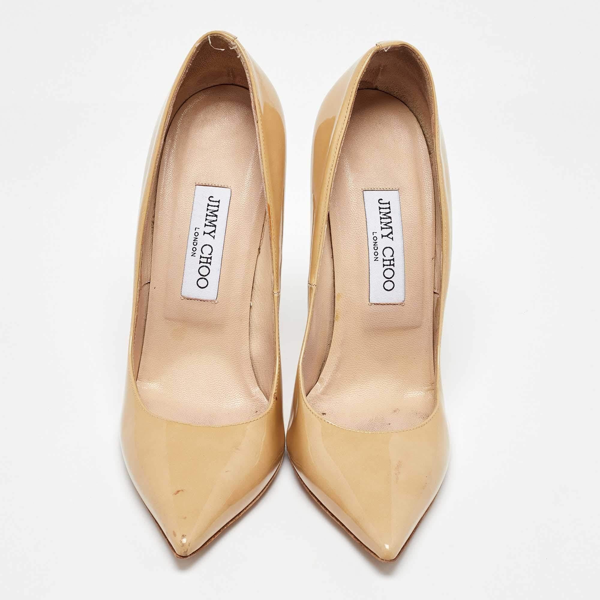 Jimmy Choo Bombas con punta Romy de charol beige Talla 40 Beige en venta