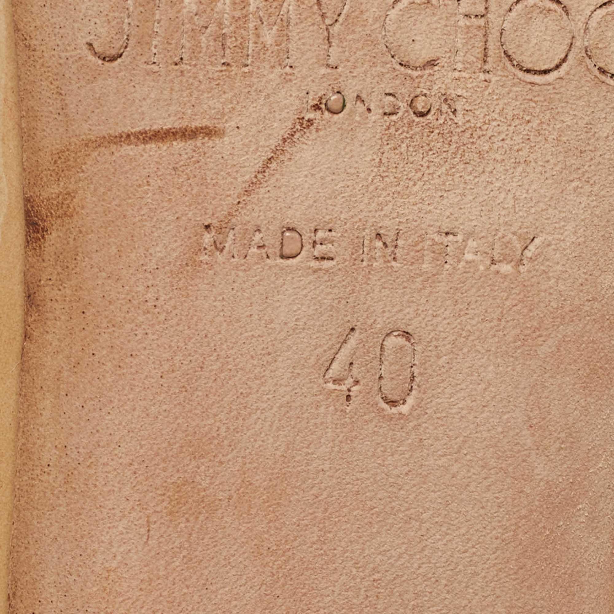 Jimmy Choo Bombas con punta Romy de charol beige Talla 40 en venta 3