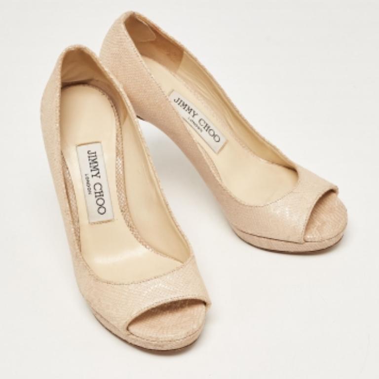 Jimmy Choo Bombas en relieve de piel de serpiente beige Talla 35 en venta 1