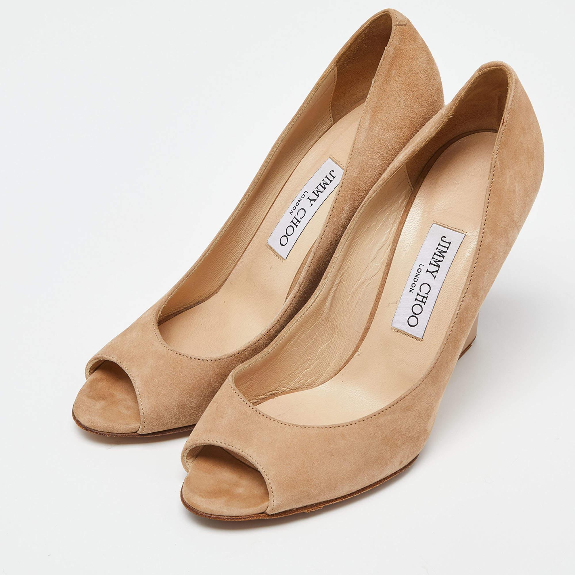 The fashion house's tradition of excellence coupled with modern design sensibilities works to make these pumps a fabulous choice. Theyll help you deliver a chic look with ease.
