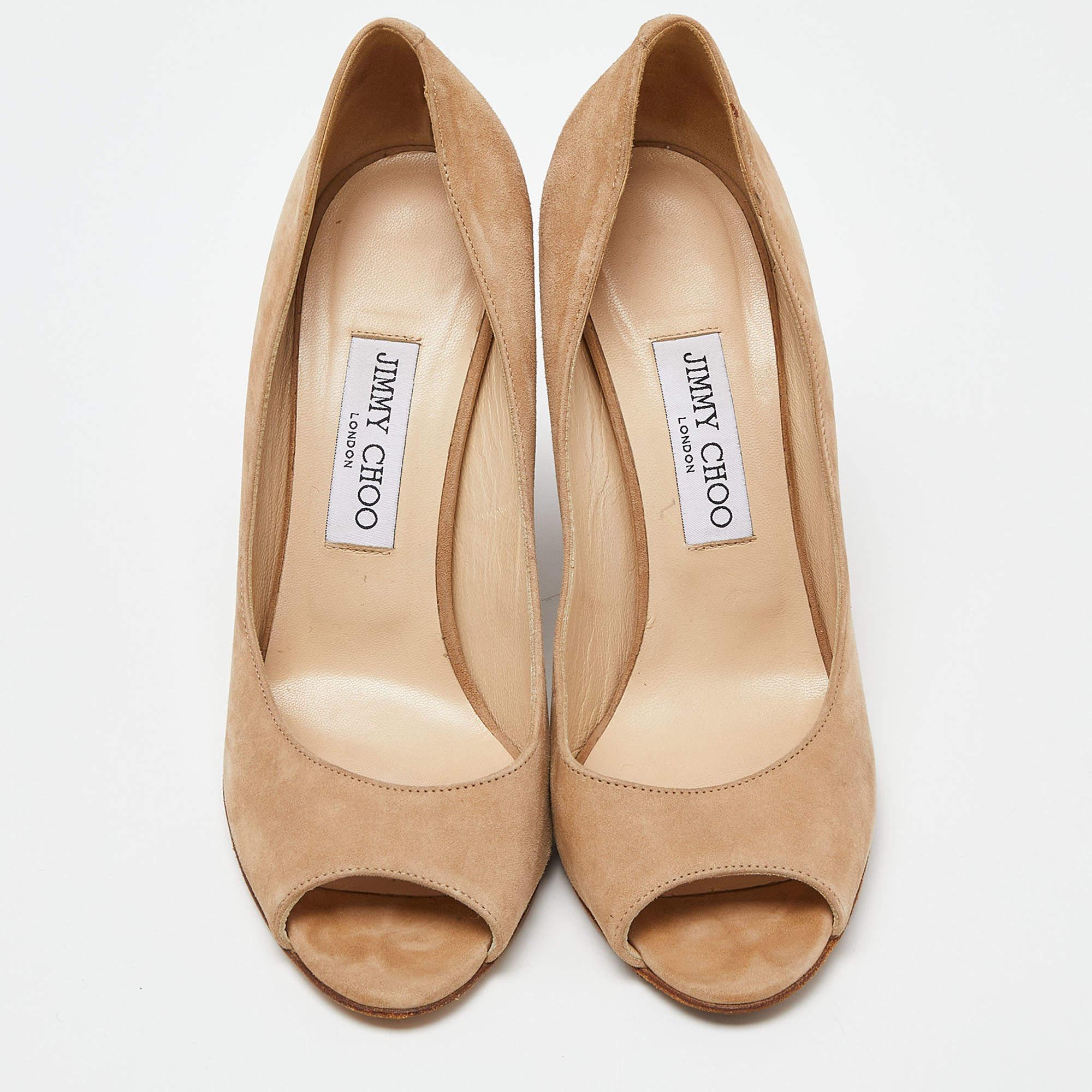 Jimmy Choo Beige Suede and Patent Leather Baxen Wedge Peep Toe Pumps Size 39 In Good Condition For Sale In Dubai, Al Qouz 2