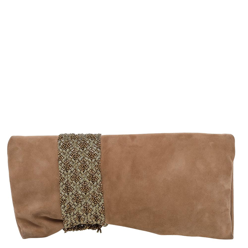 Sprinkle grace and style in every swing with this Chandra clutch from Jimmy Choo. Crafted from beige suede, the piece is styled with beaded details that go around the clutch, ending as the gold-tone clasp. The insides are lined with satin and they