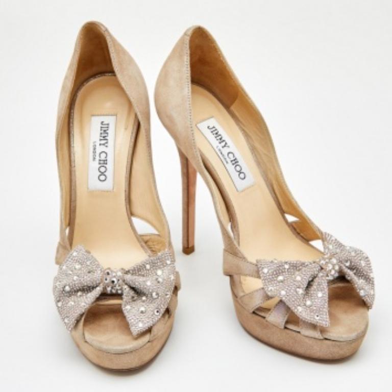 Jimmy Choo Beige Suede Talva Crystal Bow Peep Toe Platform Pumps Size 37 In Good Condition For Sale In Dubai, Al Qouz 2