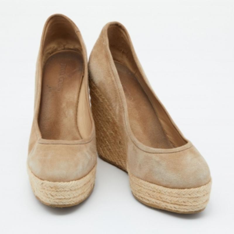 Jimmy Choo Beige Suede Wedge Platform Pumps Size 38.5 In Good Condition For Sale In Dubai, Al Qouz 2