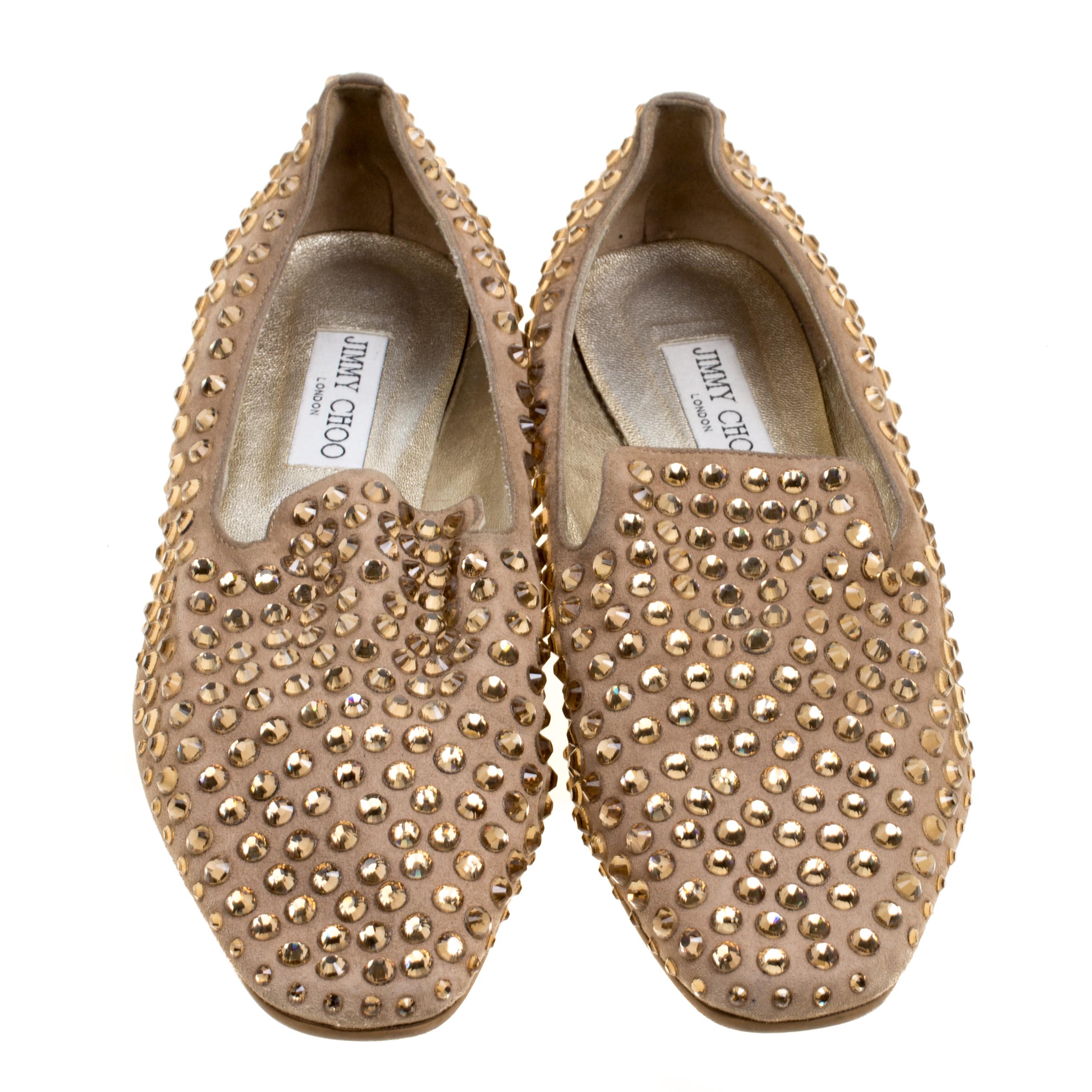 Jimmy Choo Zapatillas de fumar de ante beige con tachuelas de cristal talla 38.5 Beige
