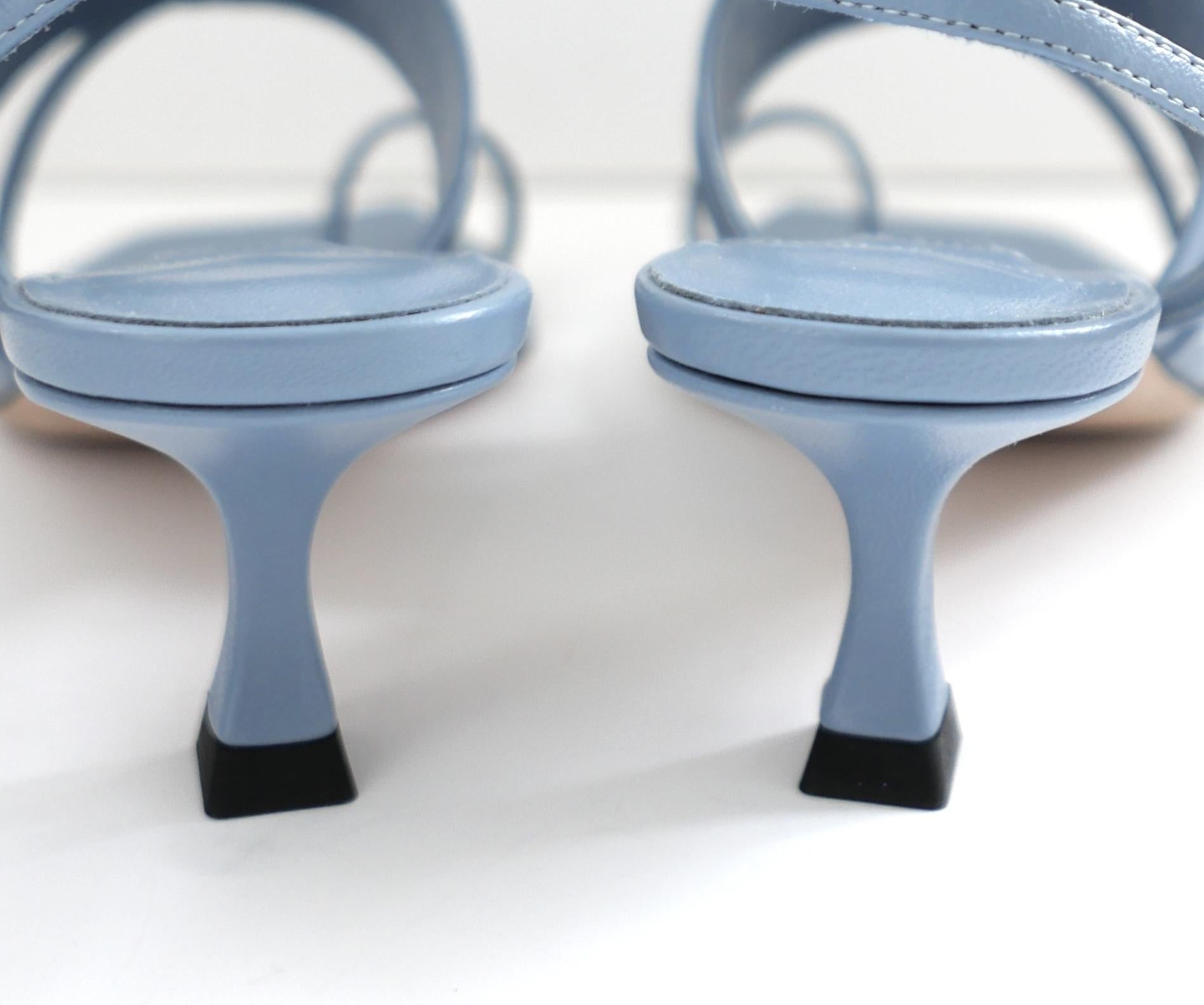 De las mujeres Jimmy Choo Beziers 50 Sandalias de tacón fino azul ahumado en venta