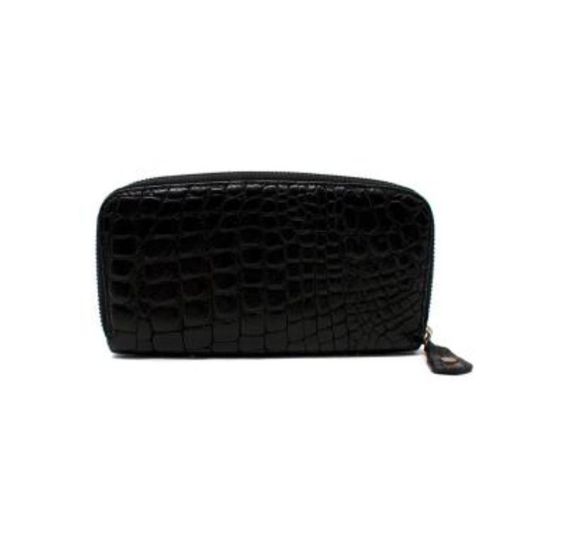 Jimmy Choo Black Alligator Leather Wallet

- Alligator texture wallet
- Silver Jimmy Choo Applique 
- Zipper coin holder inside and card holders

Condition: 9.5/10, excellent!

Material:
Leather

Made in Italy.

PLEASE NOTE, THESE ITEMS ARE