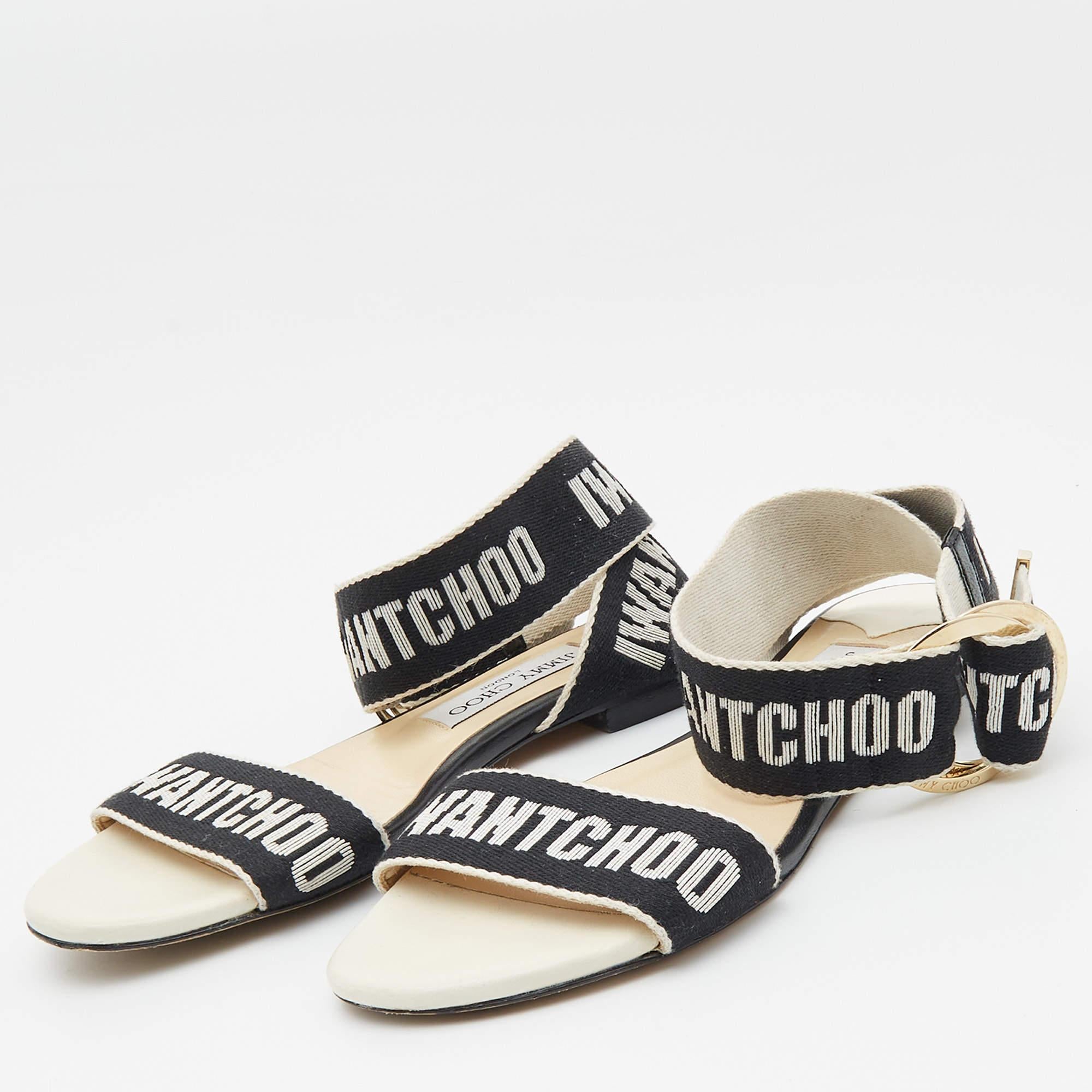 These sandals will frame your feet in an elegant manner. Crafted from quality materials they display a classy design and comfortable insoles.