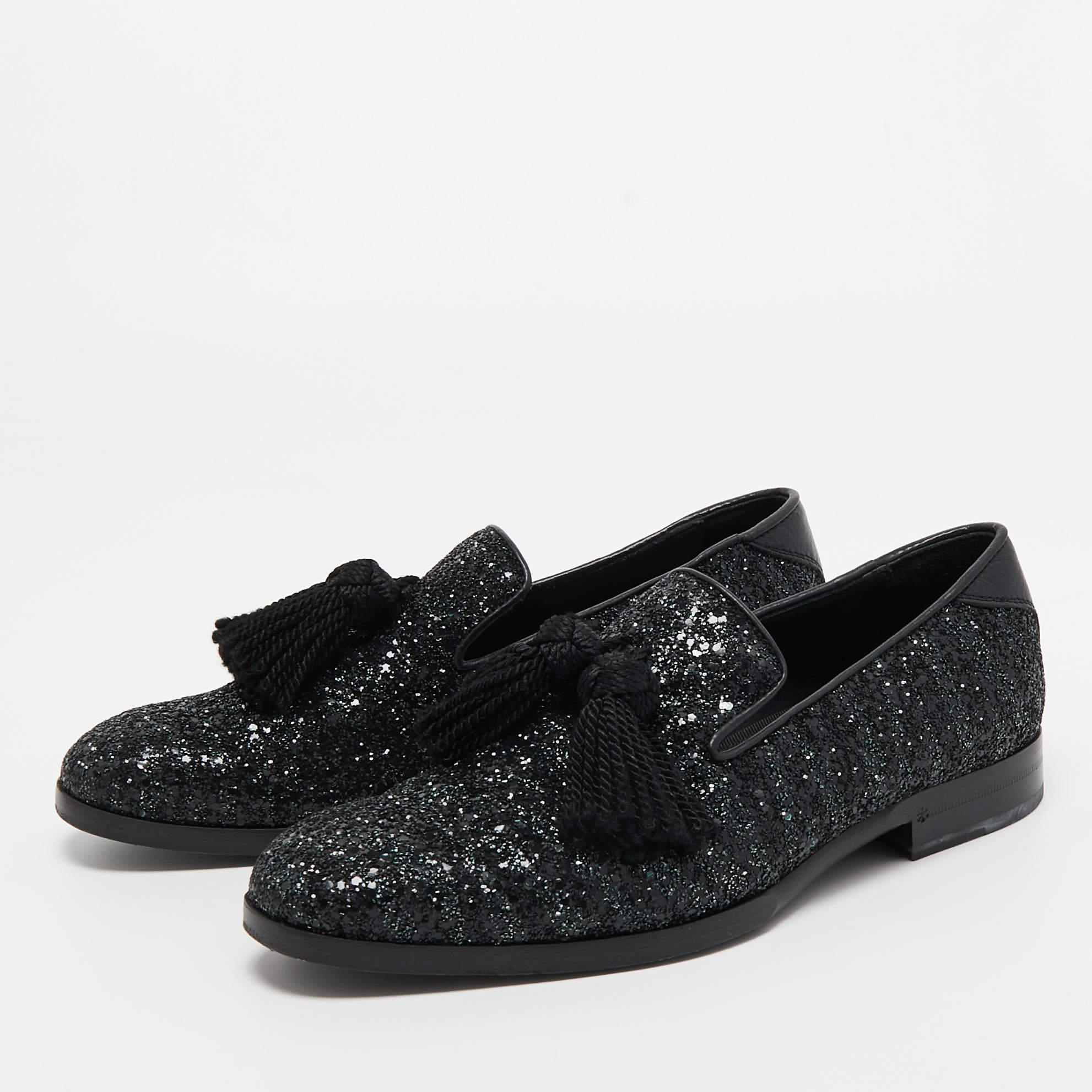 Coming from one of the most celebrated fashion house, these smoking slippers are known for their brilliant craftsmanship. A seamless mix of comfort and style, these smoking slippers will add a refined touch to your ensemble without too much effort.