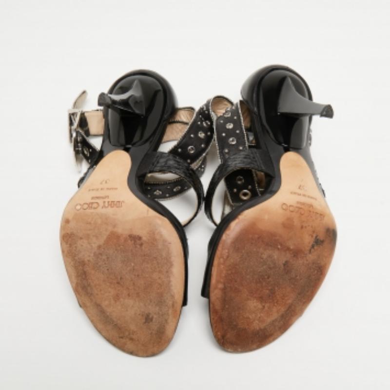 Jimmy Choo Sandali alla caviglia con borchie in pelle e pitone nero taglia 37 in vendita 3