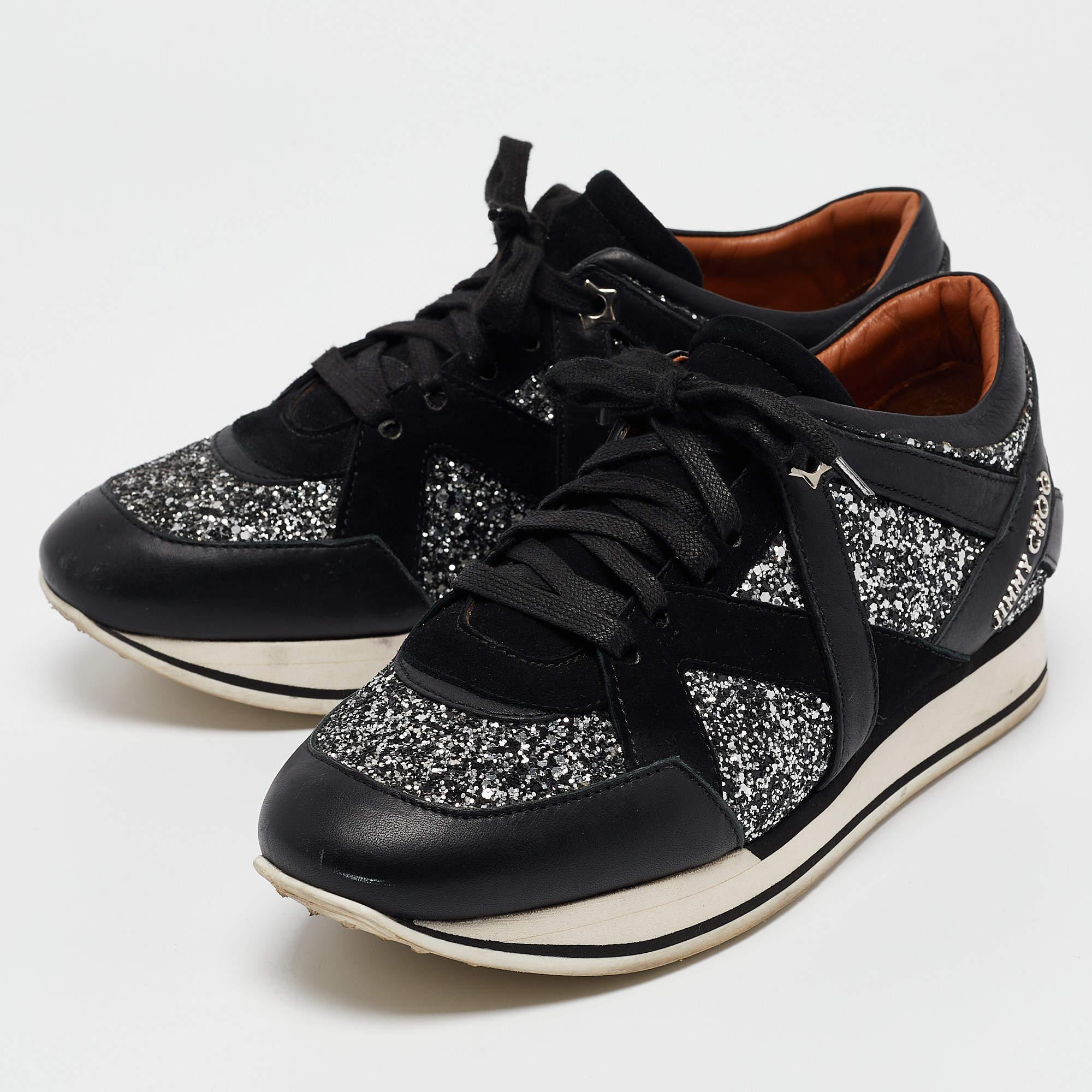 Una silhouette classica  queste scarpe da ginnastica di marca sono una combinazione perfetta di lusso  comfort  e stile. Queste sneakers sono rifinite con dettagli firmati e comode solette.