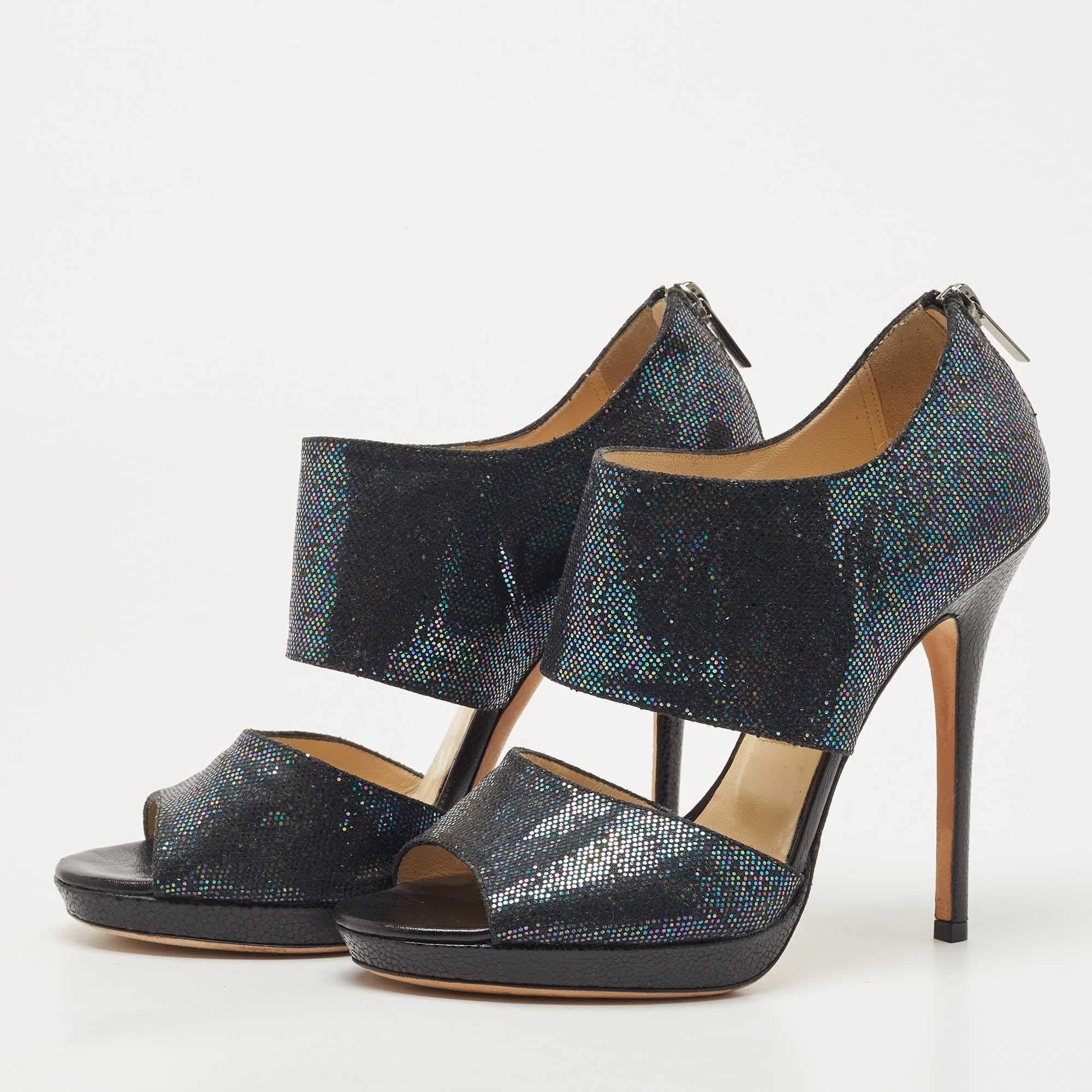 Affichez un style élégant avec cette paire d'escarpins. Ces chaussures de marque pour femmes sont fabriquées à partir de matériaux de qualité. Ils sont posés sur des semelles durables et des talons élégants.