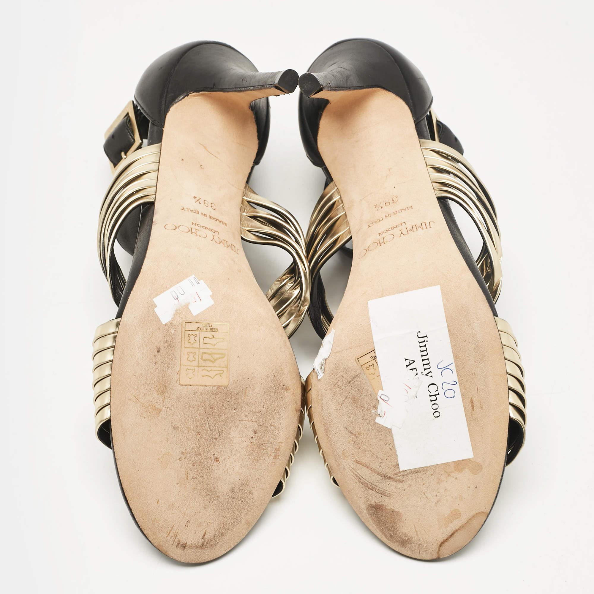 Jimmy Choo Sandali con cinturino alla caviglia in pelle nera/oro misura 39,5 in vendita 1