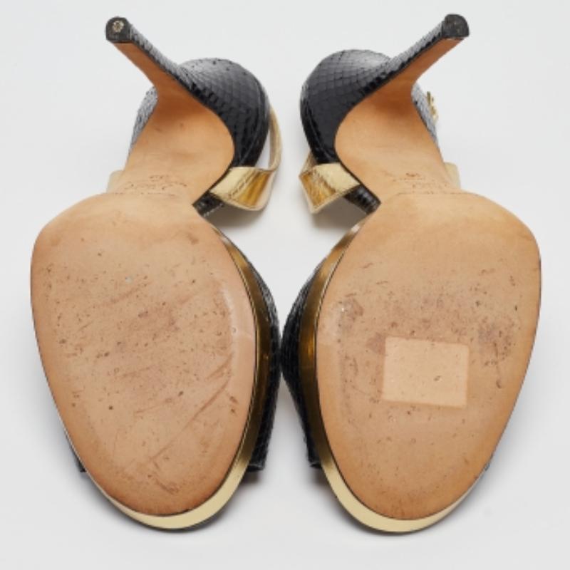 Nero Jimmy Choo Sandali con plateau in pelle e pitone nero/oro Taglia 39 in vendita