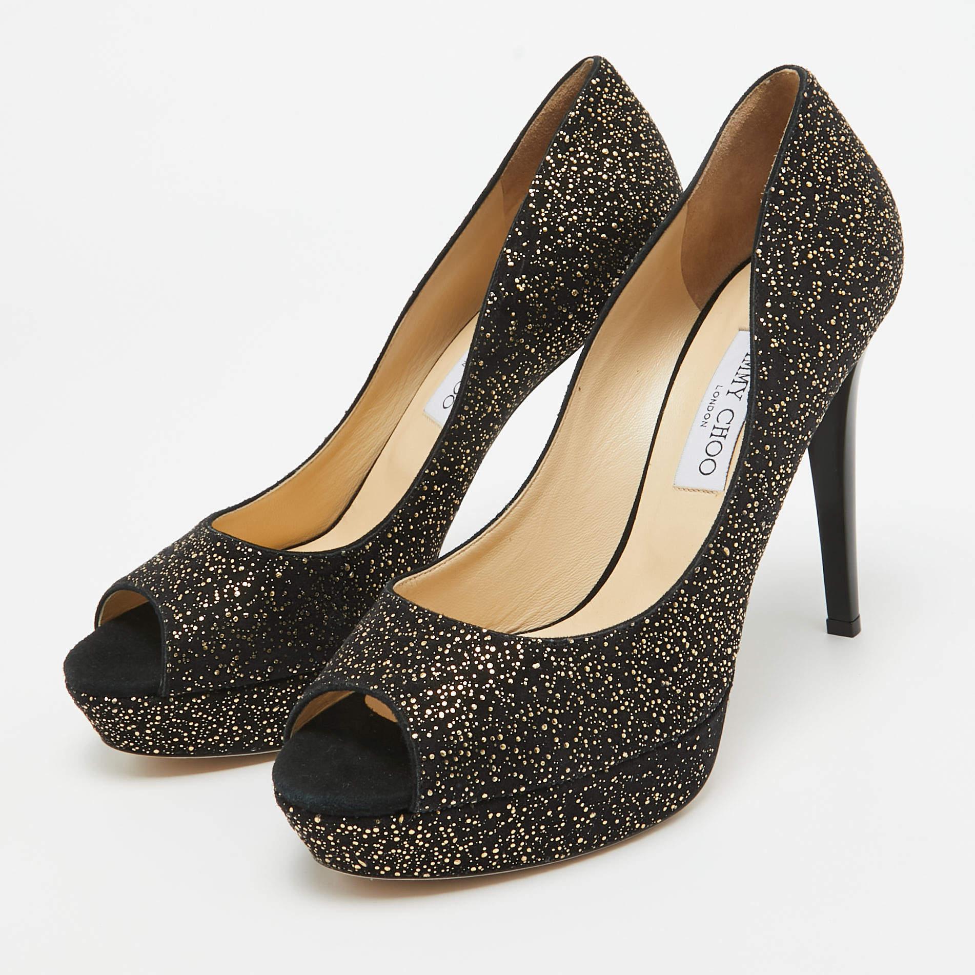 Faites preuve de chic avec ces escarpins de créateur. Elles présentent des talons robustes et des semelles durables, parfaits pour vos sorties à la mode !