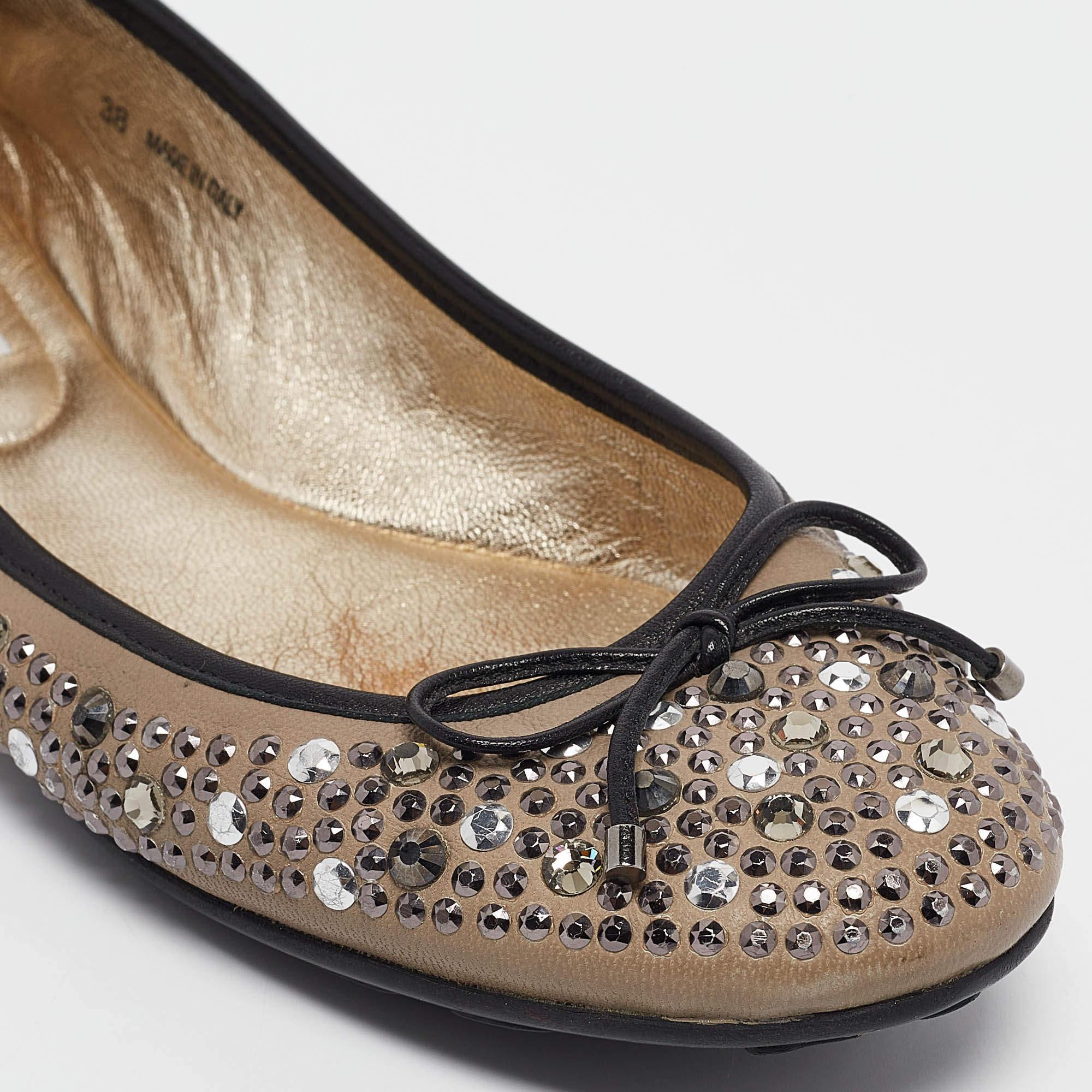 Jimmy Choo Schwarz/graue kristallverzierte Weber-Ballerinas aus Leder Größe 38 im Angebot 2